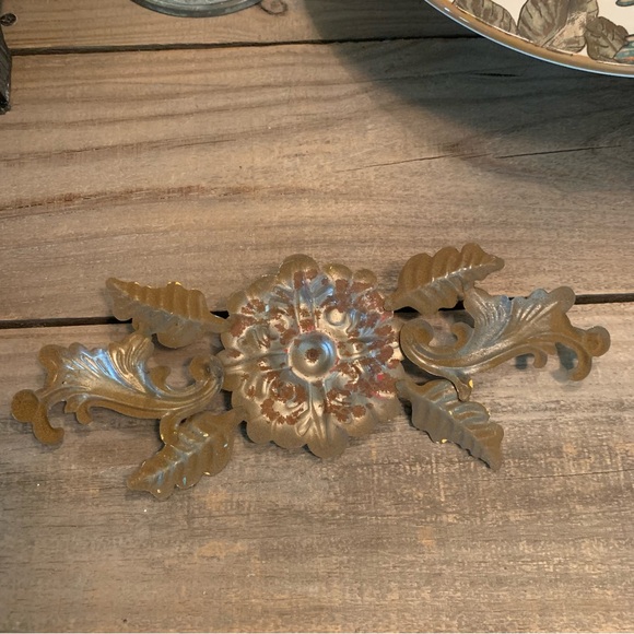 🌱 Ornamental metal Victorian Art Deco Wall
Decor~flowers~farmhouse~rustic - Picture 6 of 8